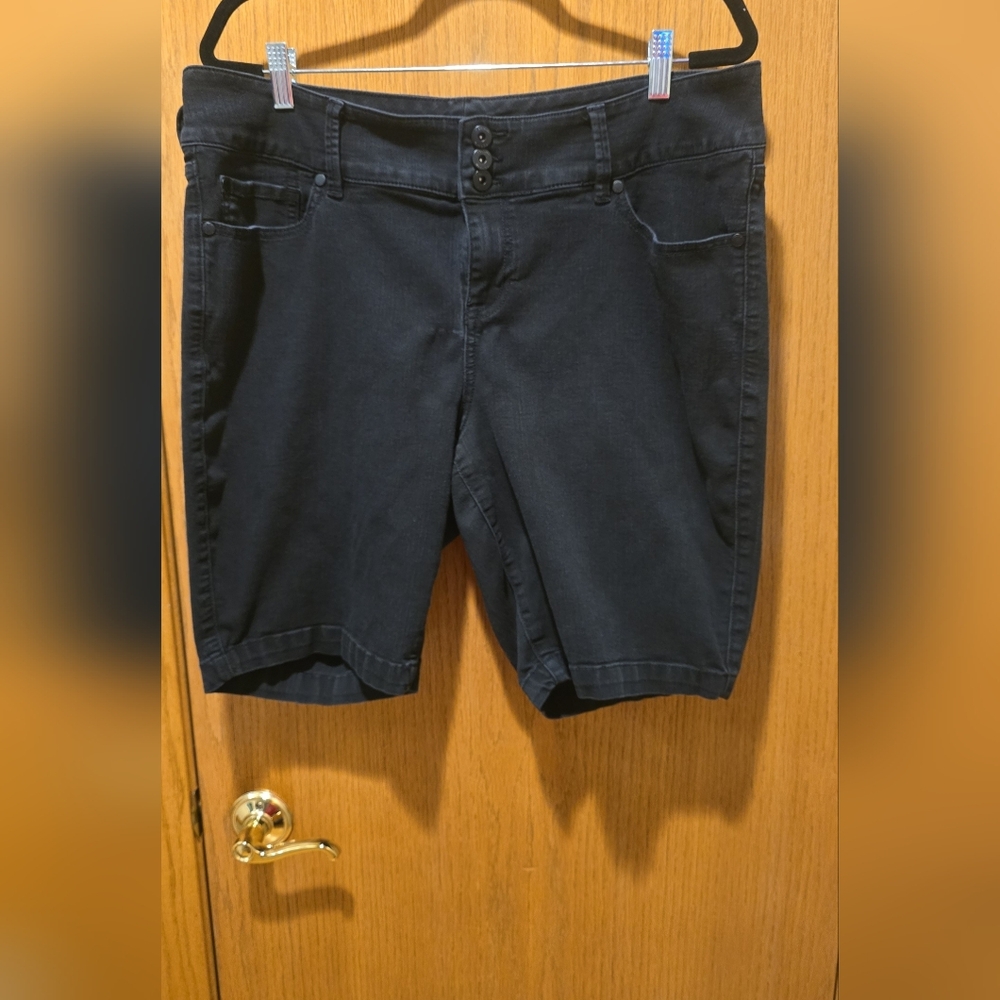 Torrid 20 Black Jegging Shorts Worn Once Excellent Condition